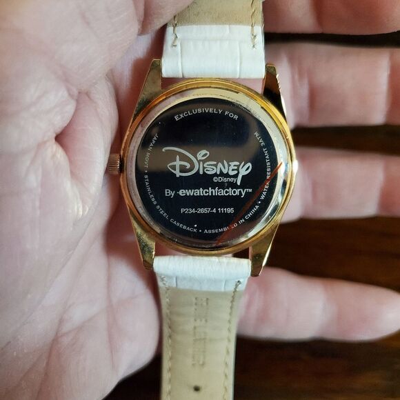 Mickey Mouse Adult Wristwatch Has New Battery and in Great Condition! - Picture 3 of 6